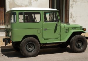 4 x 4 vehicle